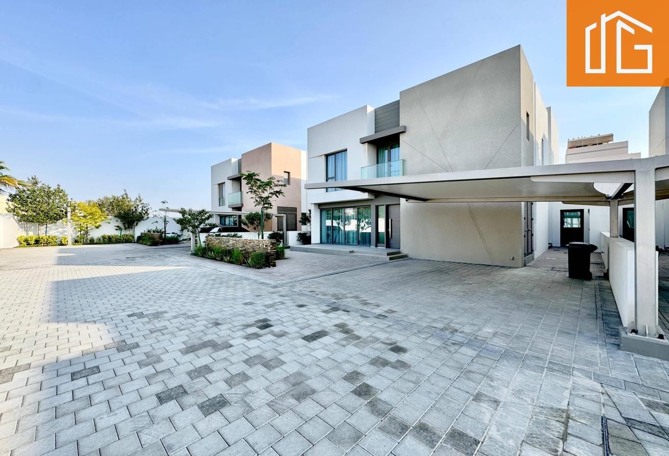 LUXURY/ CLOSED KITCHEN/ BALCONY / PRIVATE GARDEN