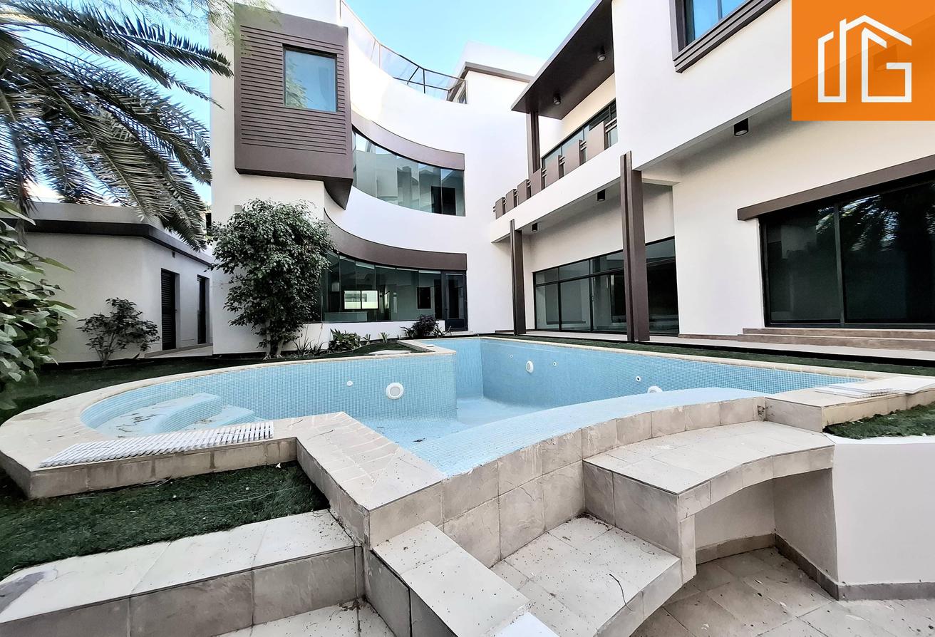 LUXURY / PRIVATE POOL / BALCONY / PRIVATE GARDEN
