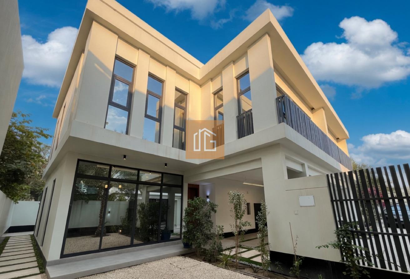 HIGH-END / PRIVATE POOL / SPACIOUS / SUPER LUXURY
