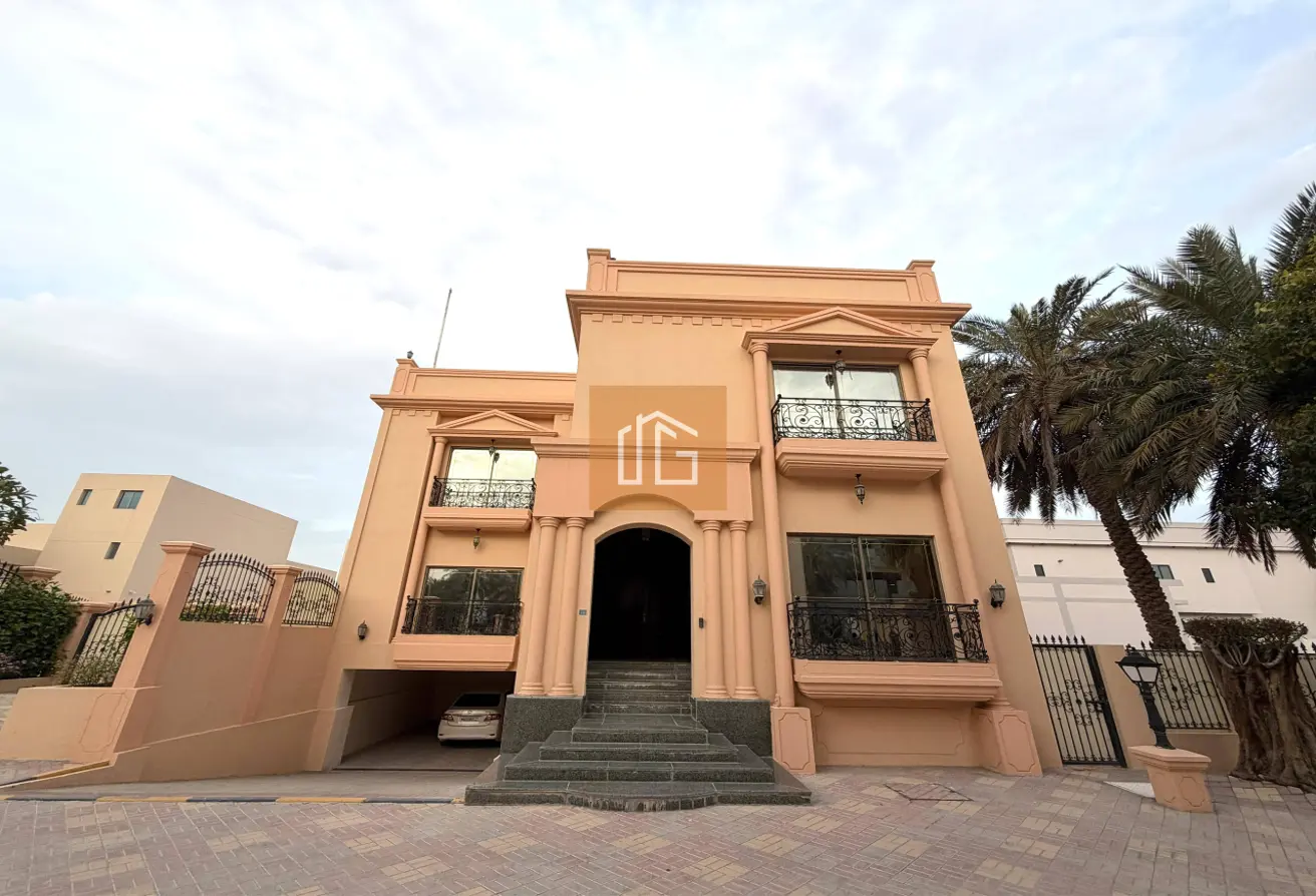 MODERN VILLA  / PETS ALLOWED /