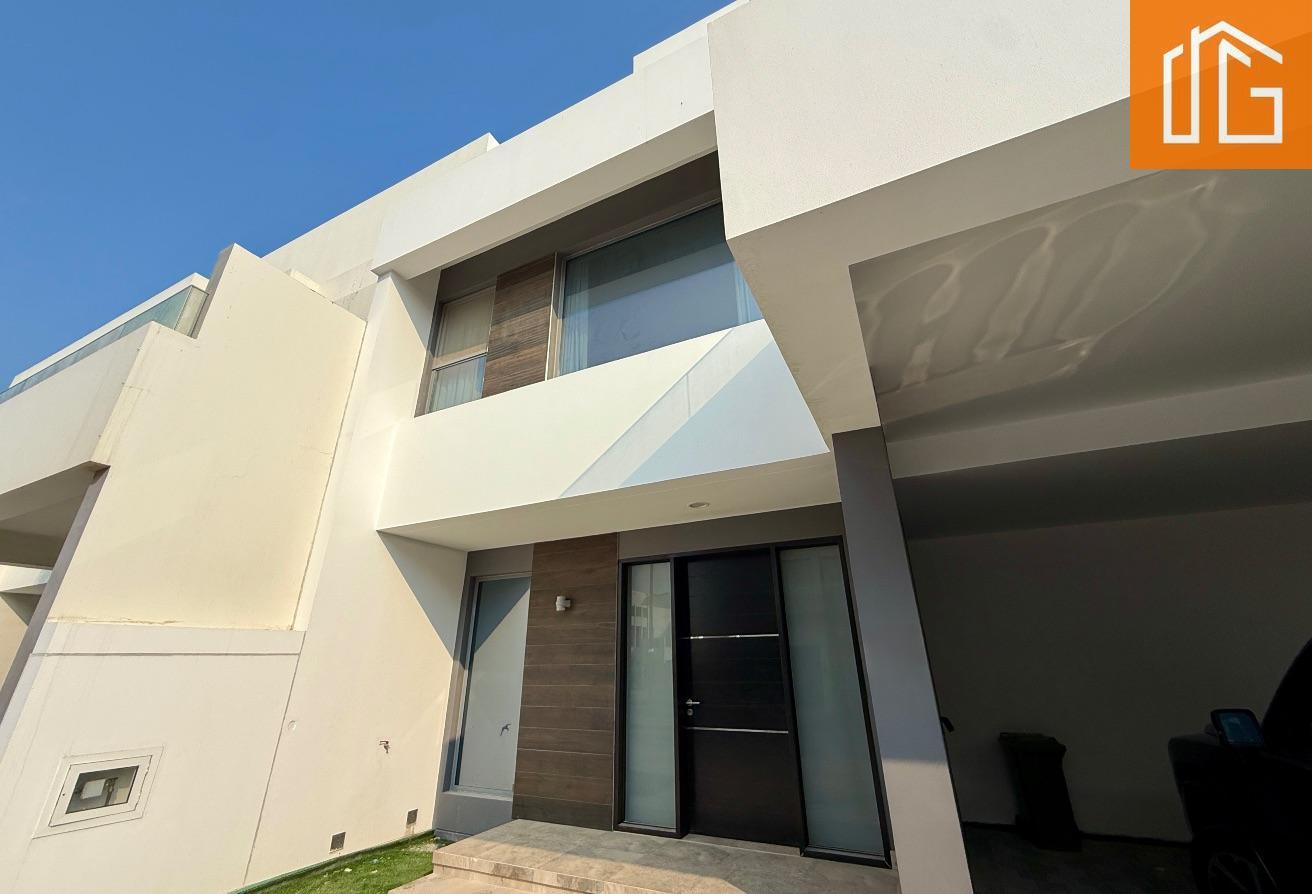 PRIVATE YARD | MAOD ROOM | SPACIOUS | MODERN