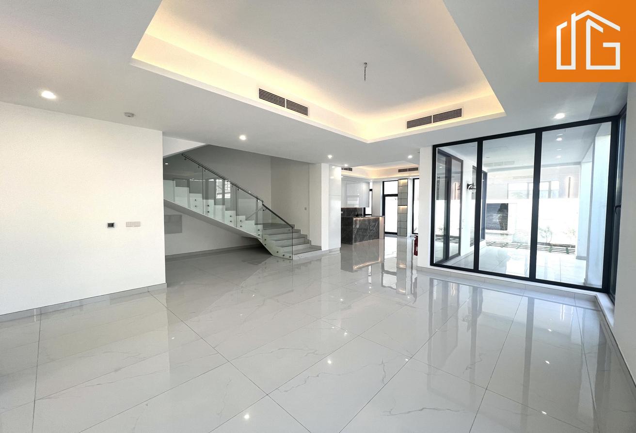 MODERN | MAIDS ROOM | SPACIOUS