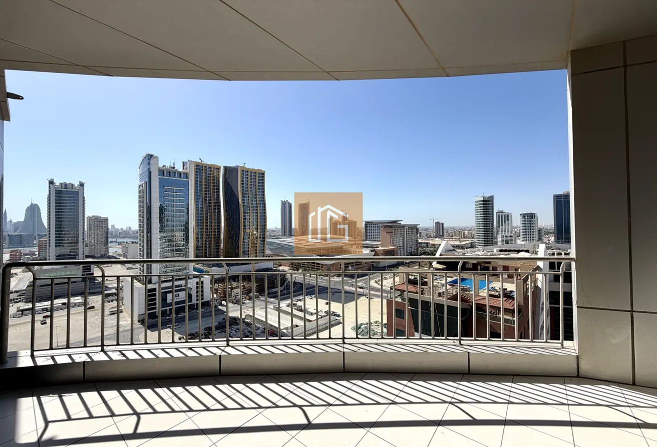 CENTER | WATER VIEW | BALCONY | MODERN