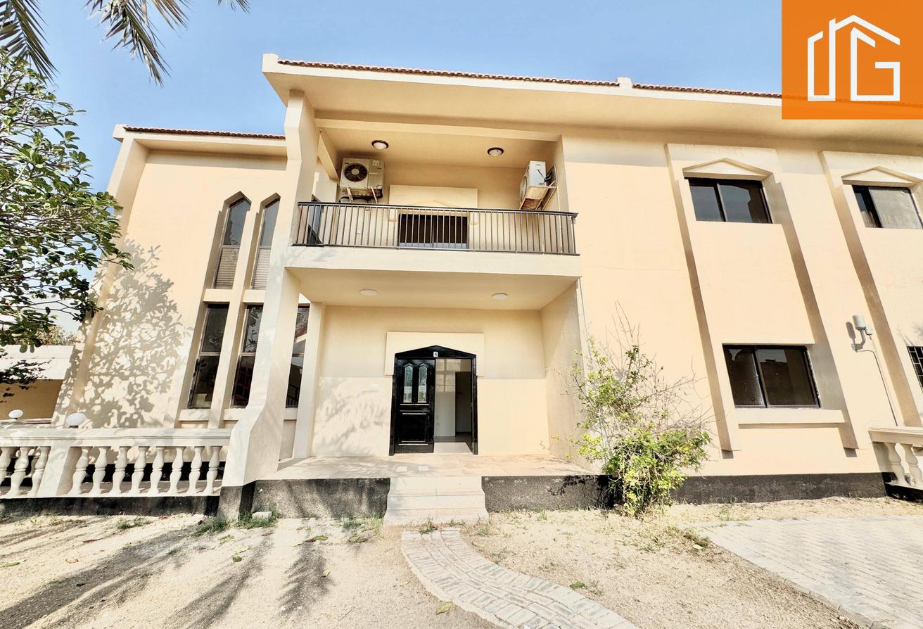 BALCONY / SPACIOUS / CLOSED KITCHEN