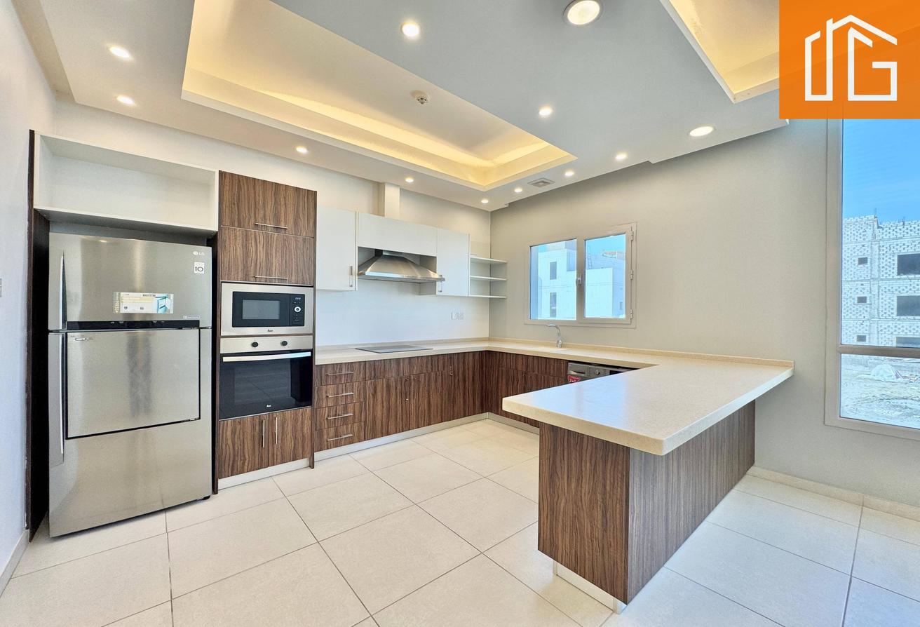 BRIGHT / SPACIOUS / PRIME LOCATION