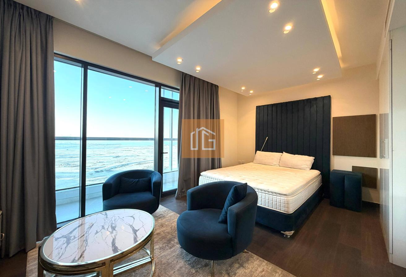 Balcony / SEA and city views  / Prime location