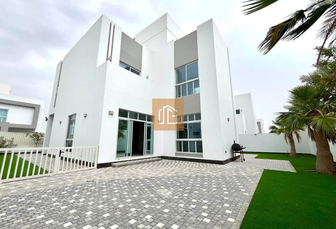 CONTEMPORARY VILLA / SPACIOUS GARDEN / PRIME LOCAL