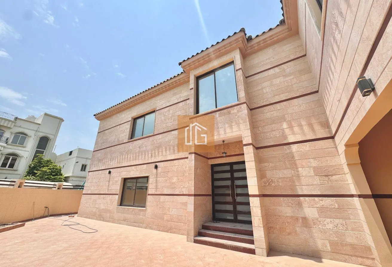 SPACIOUS/ PRIVATE POOL / CLOSED KITCHEN