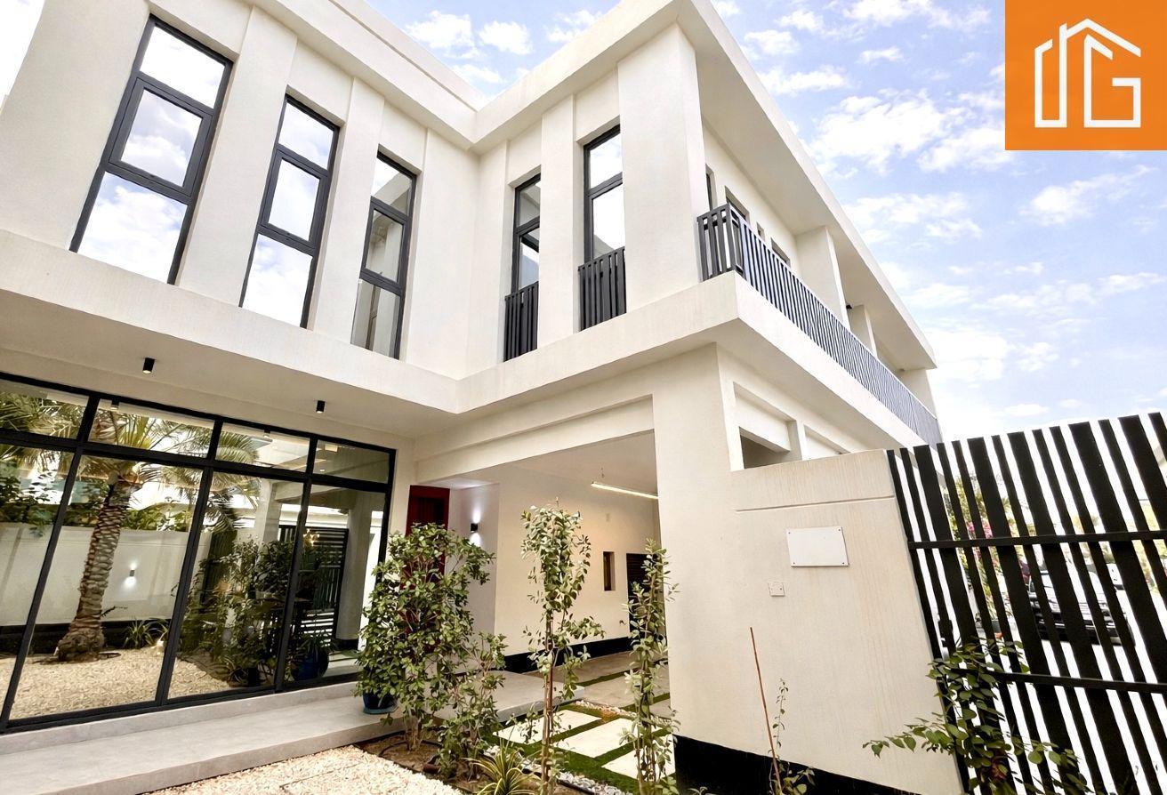 Modern / Luxury 3-Level Villa with Private Pool