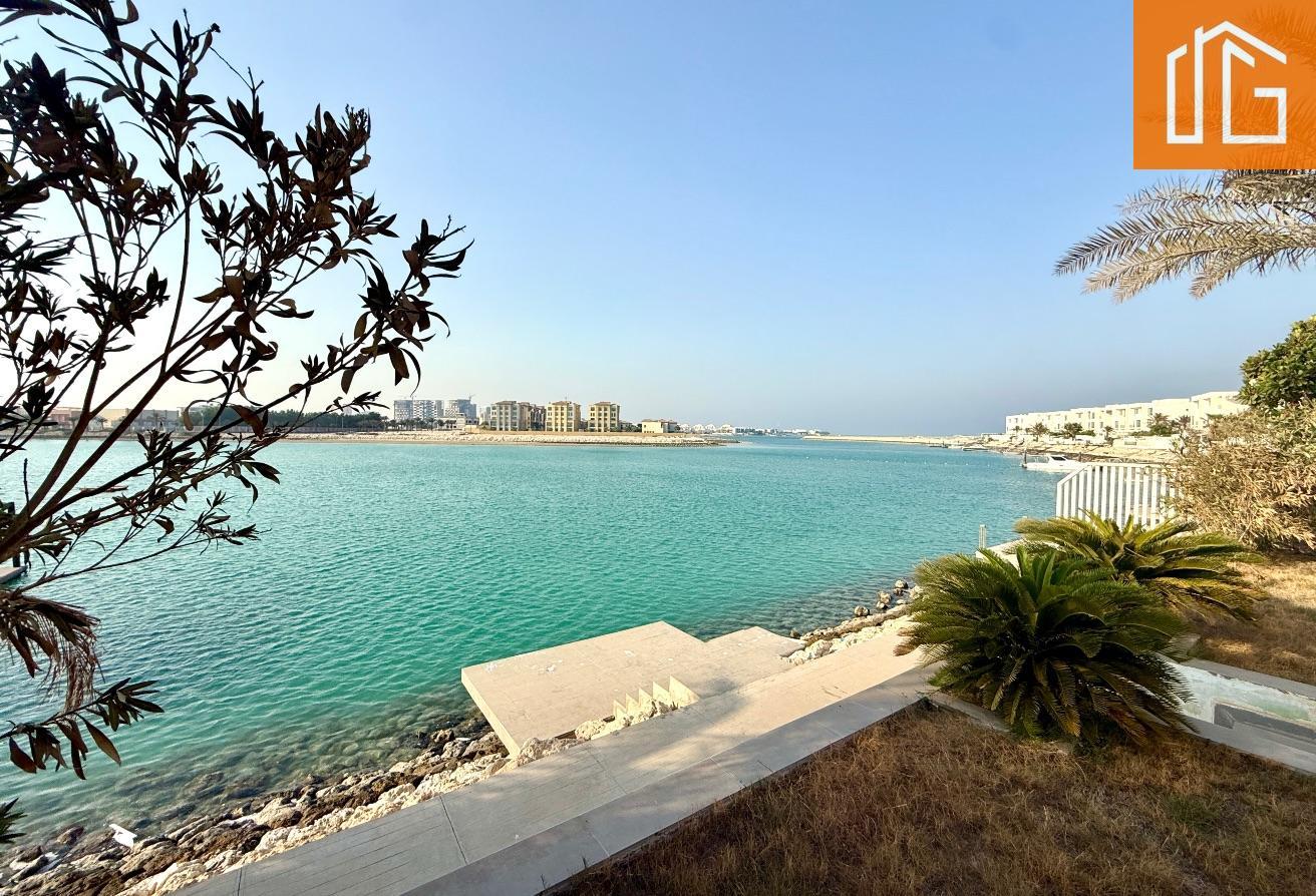 SEA ACCESS | MAID ROOM | PRIVATE YARD | LIFT