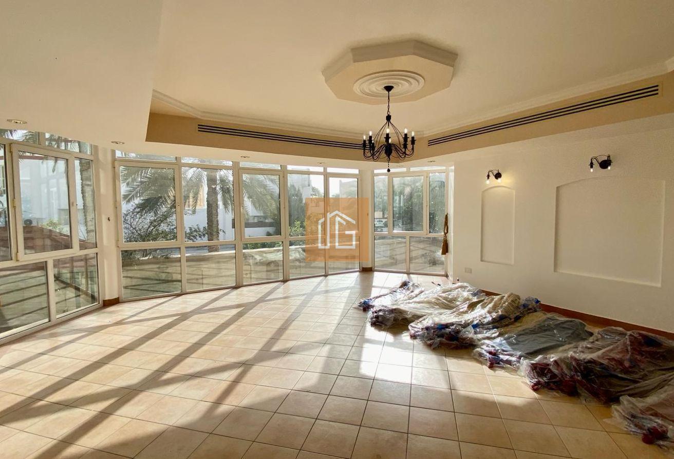 EWA | CLOSED AND OPEN KITCHEN | SAAR MALL |