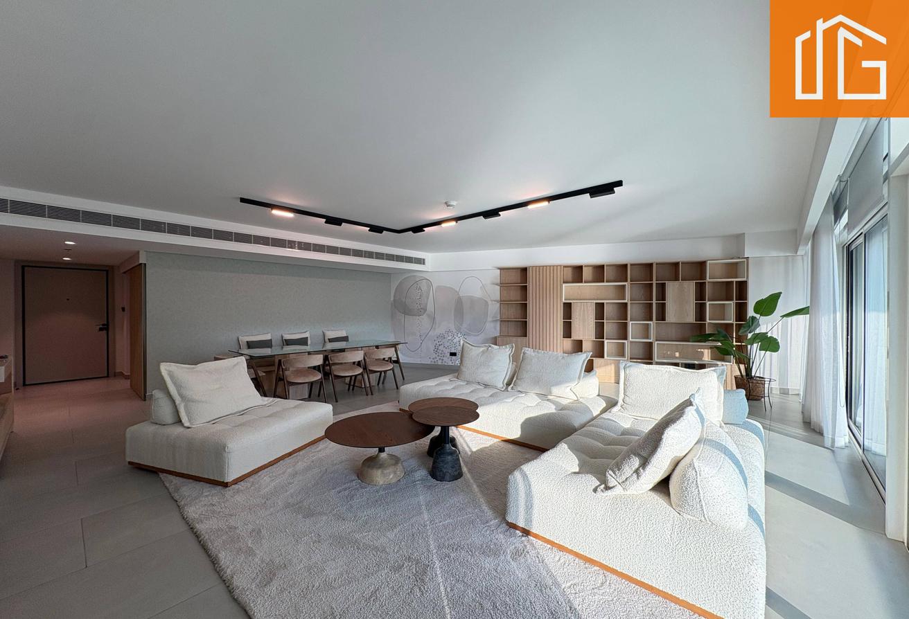 LUXURY/ SEA AND CITY VIEWS/ MAID'S ROOM